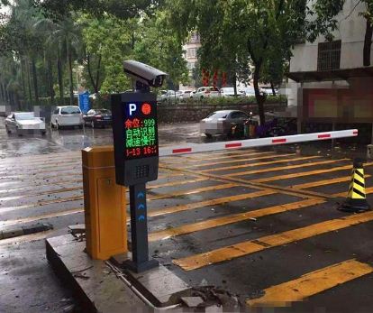 教你如何選購一款高性價比的停車場道閘